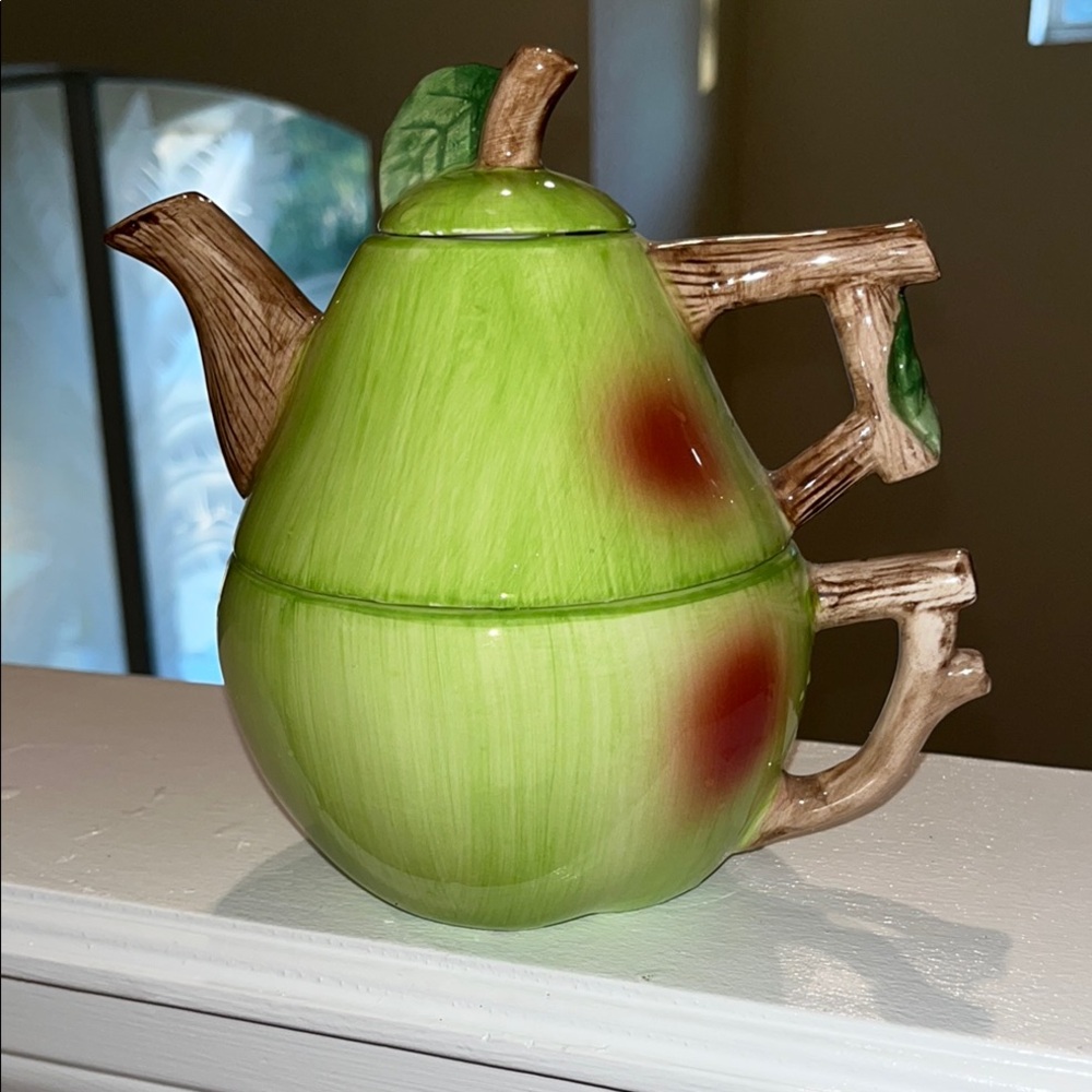 Vintage Pear-Shaped Ceramic Teapot Decor